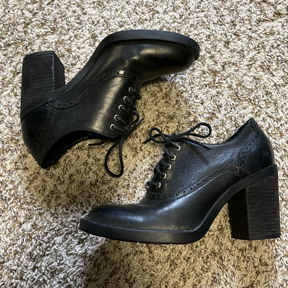 BORN LADIES BLACK LACE UP BLOCK HEEL OXFORDS